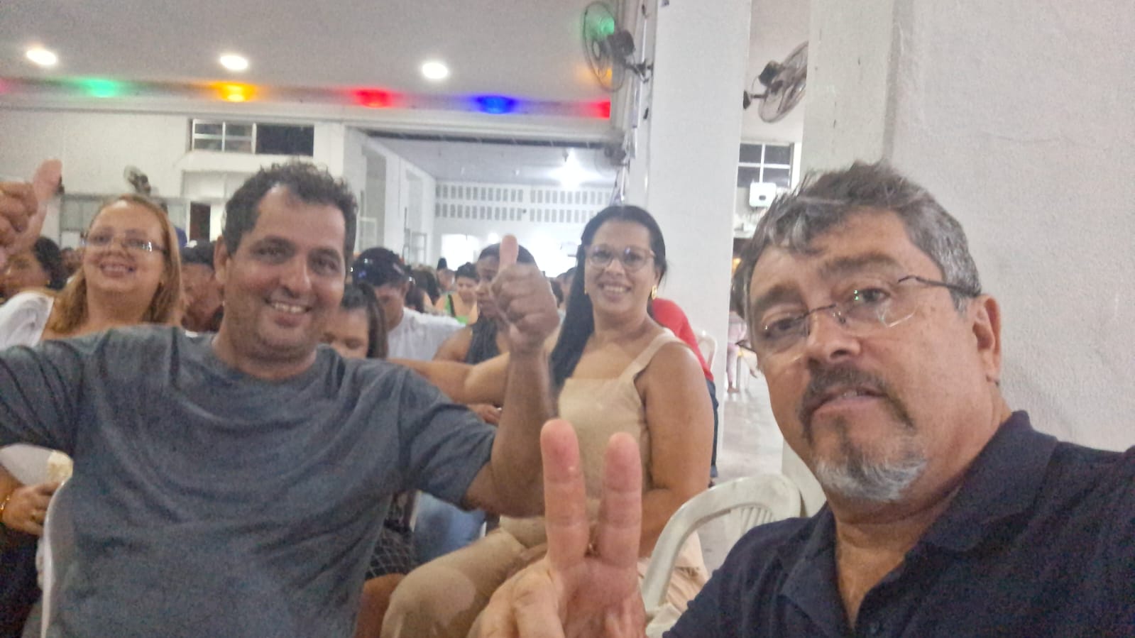 Registro de participantes durante encontro comunitário