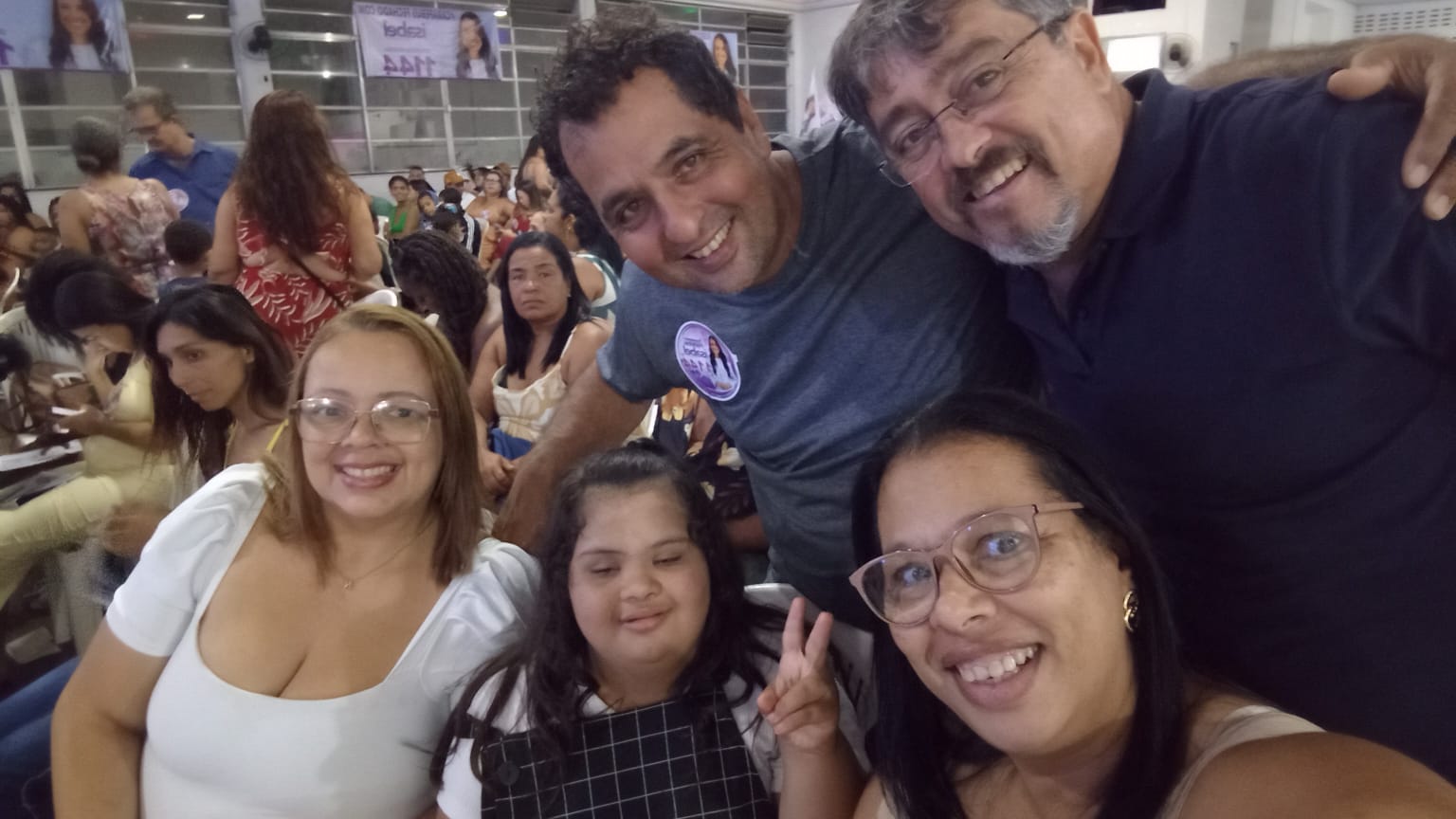 Grupo reunido durante encontro com a comunidade